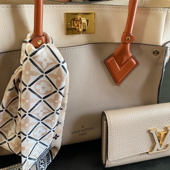 Louis Vuitton Monogram Tuffetage OMS MM and Taurillon Leather Capucines Wallet. - Picture 4 of 5